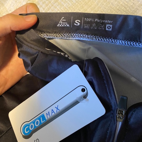 Never worn women’s small biking jersey - Picture 3 of 3